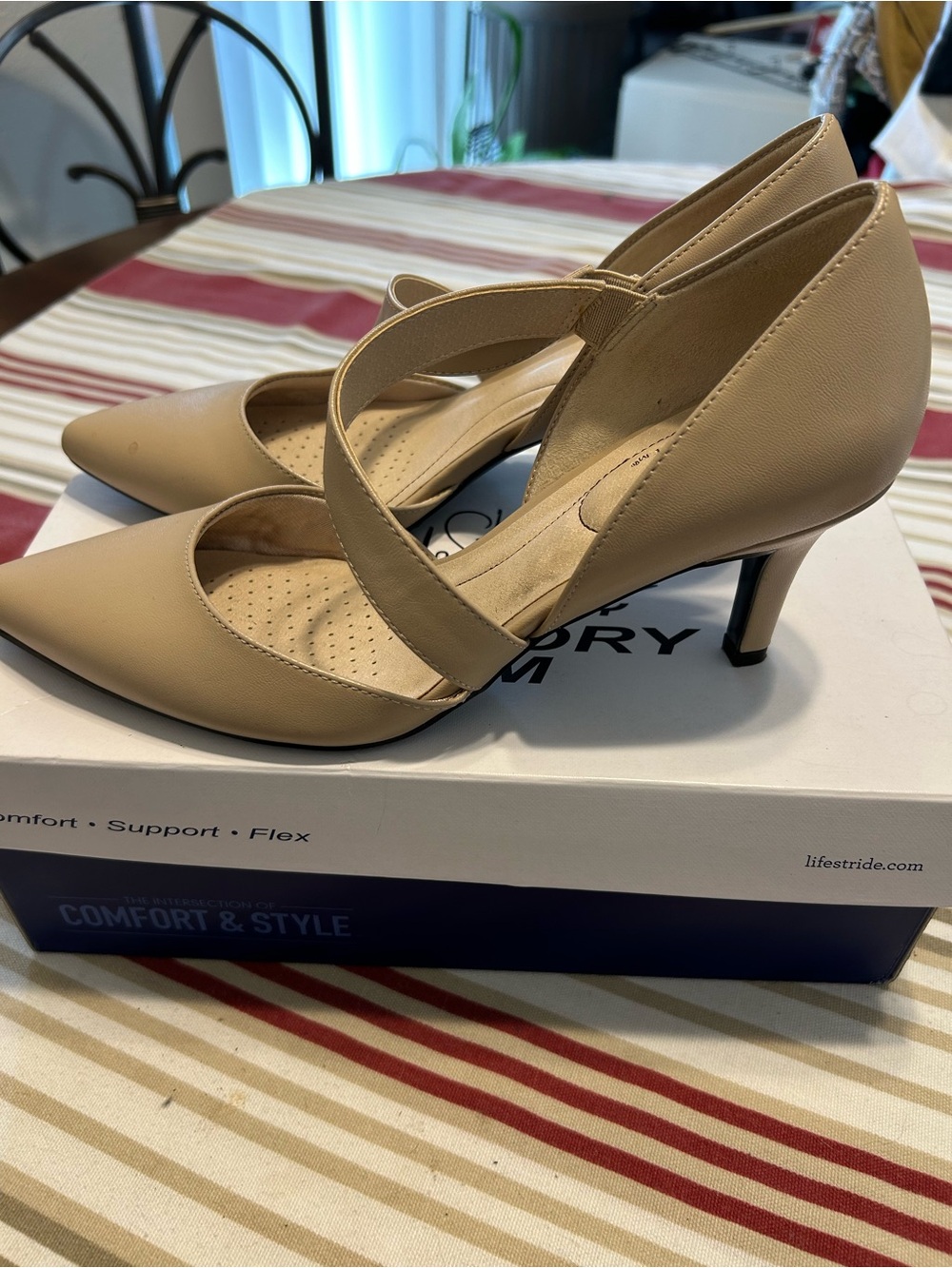 Life Stride Women's Tan Pointed-Toe Crisscross Mid-Heel Pumps - Picture 3 of 8